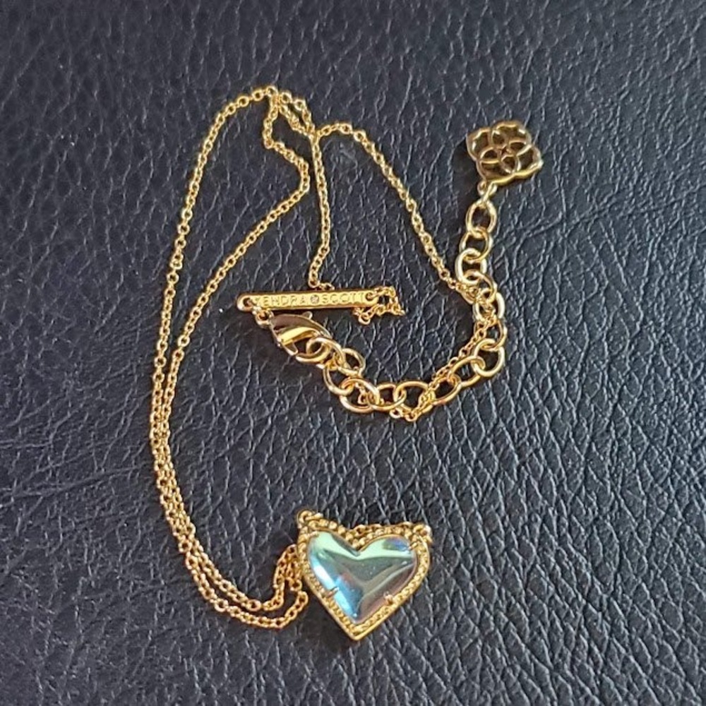 Kendra Scott Ari Heart Pendant Necklace Gold Plate Iridescent Crystal Romantic